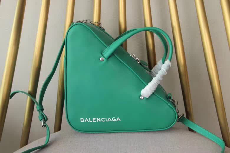 BALENCIAG巴黎世家 TRIANGLE DUFFLE L 三角包2018最新款 最In單品 可手提斜跨  BL1103